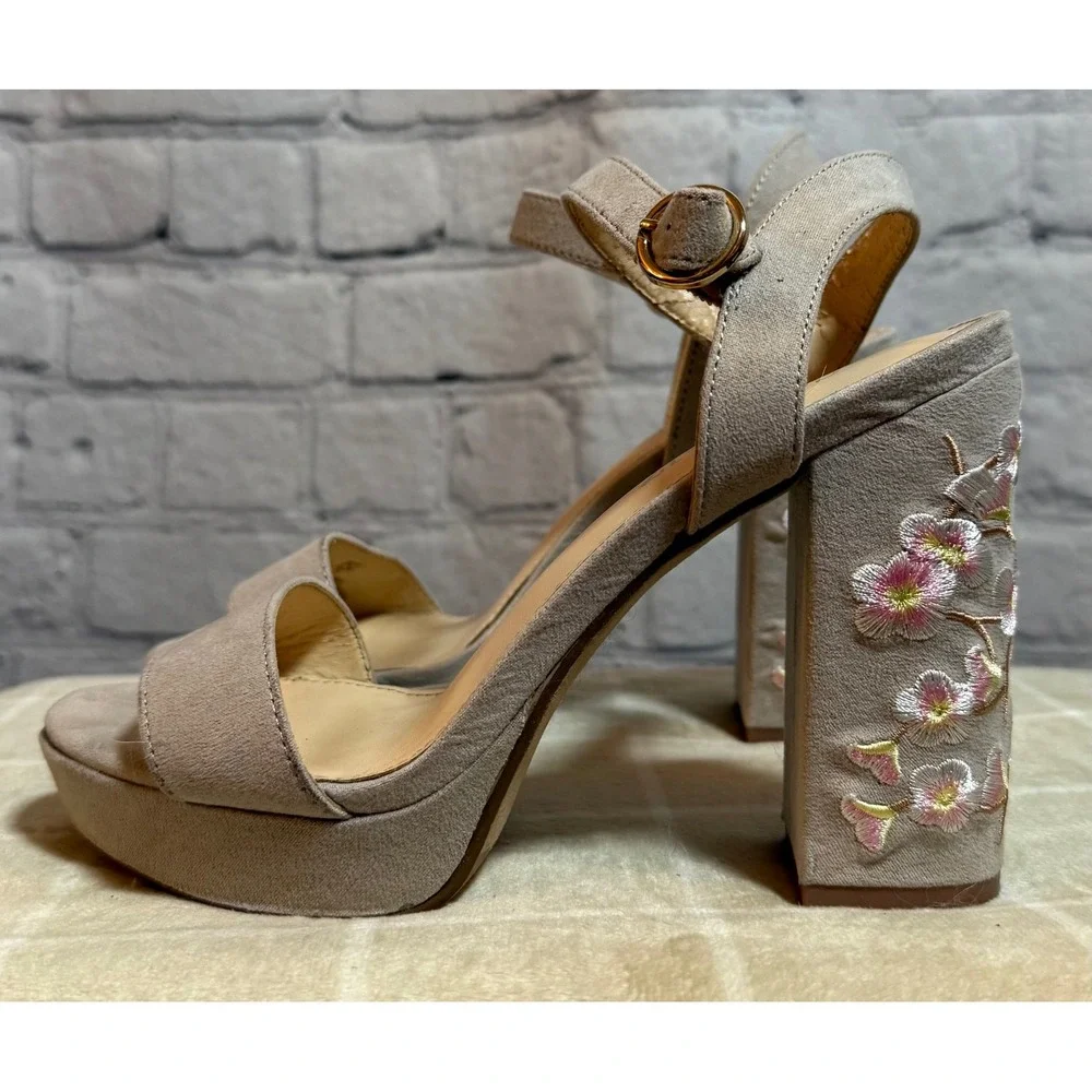 Sophie17 Flora Taupe Faux Suede Floral Embroidered Platform Block Heels Size 6